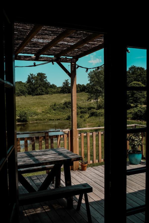 La Ferme Du Pont De Maumy, Cabane Au Bord De L'Etang Et Bain Nordique Busserolles Экстерьер фото