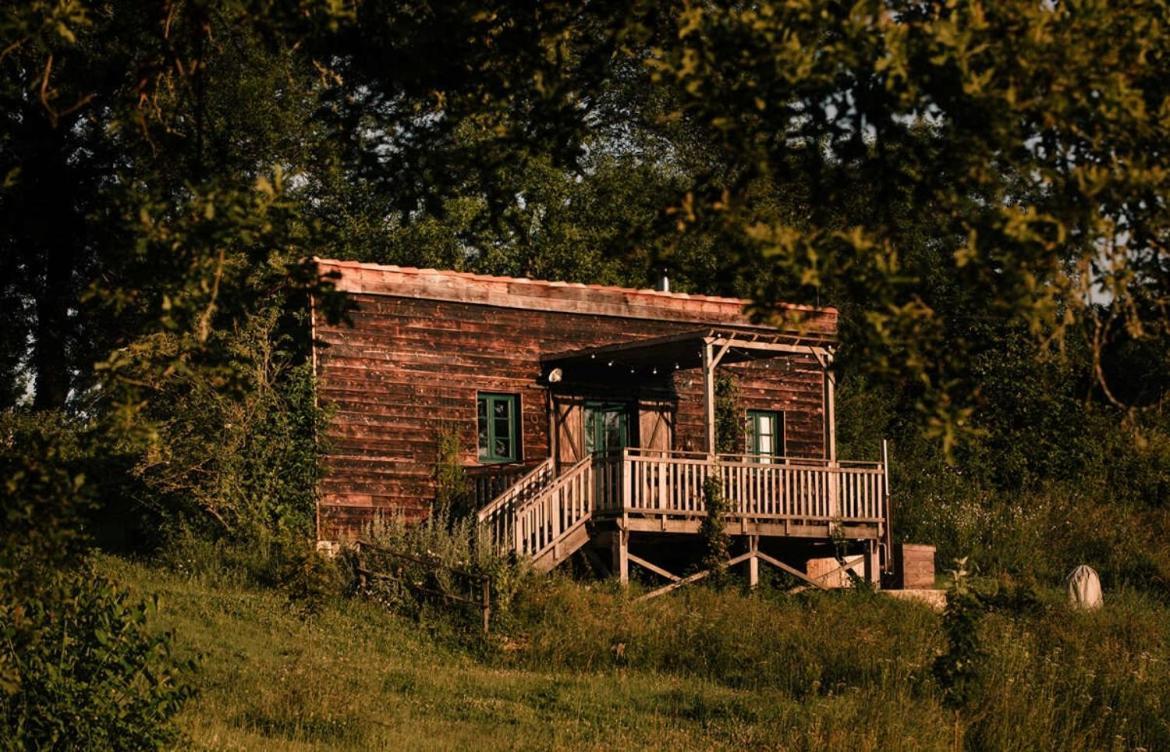 La Ferme Du Pont De Maumy, Cabane Au Bord De L'Etang Et Bain Nordique Busserolles Экстерьер фото
